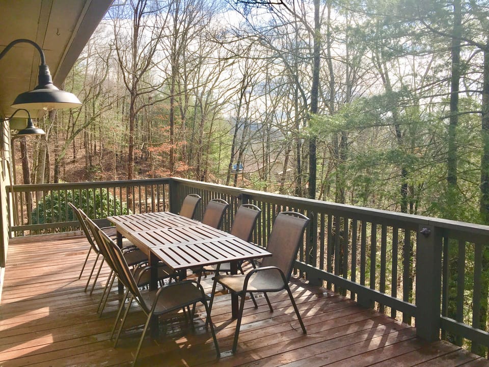 Enjoy the View, Eat Outside There's room for 8!