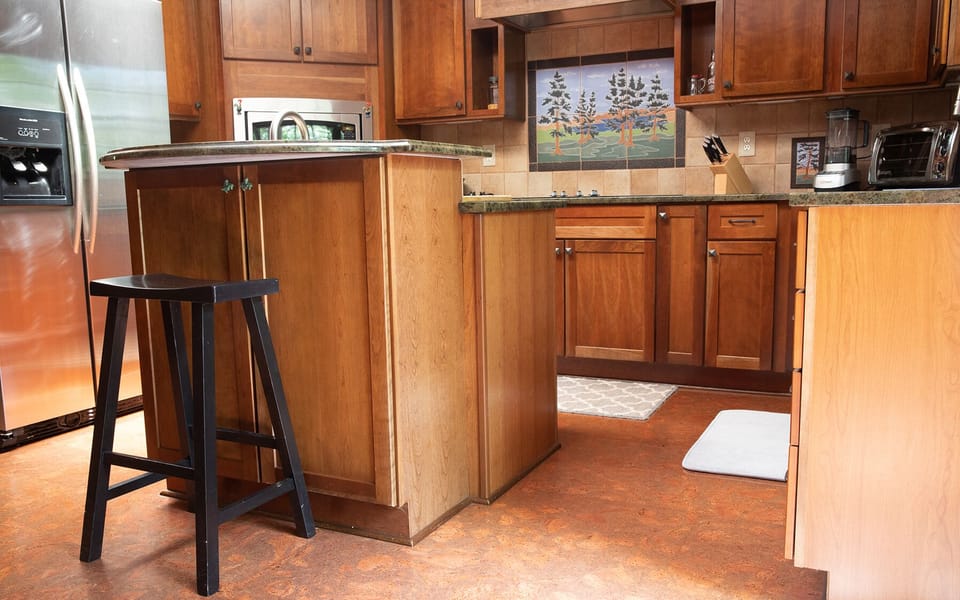 Kitchen with two sinks, microwave, stove, fridge, oven, dishwasher