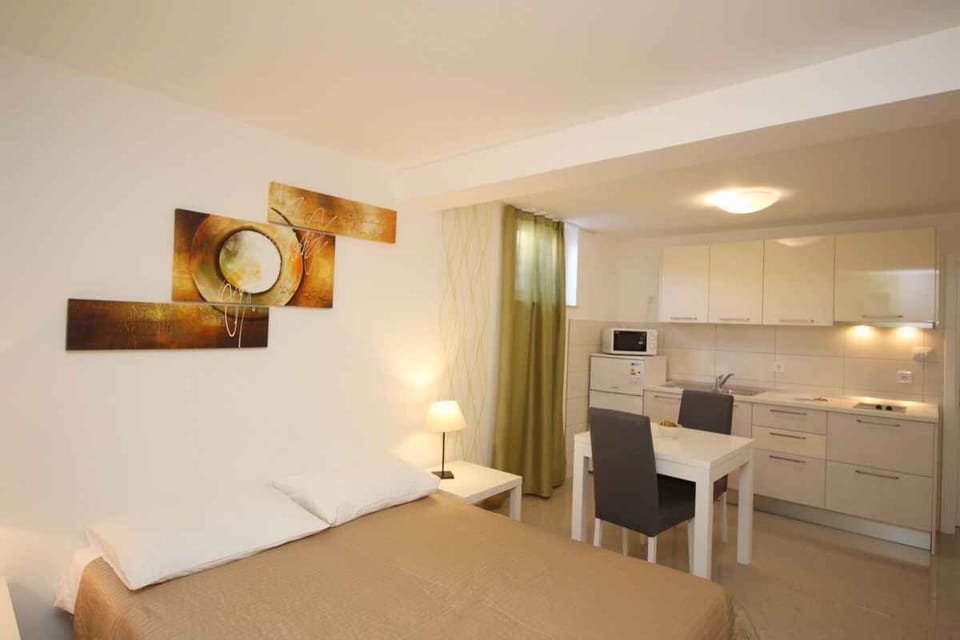 living/bedroom
