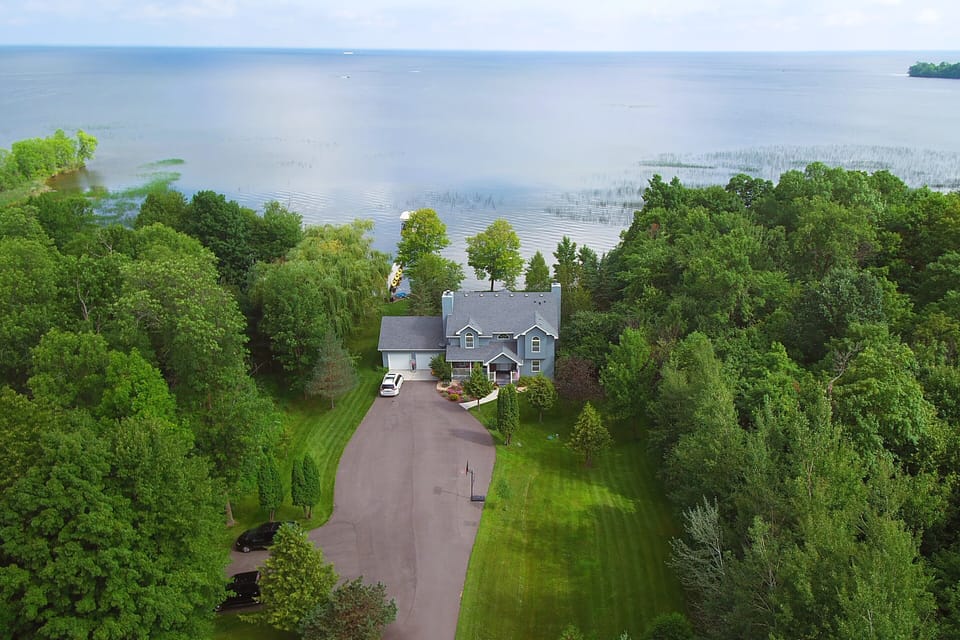 Welcome to our Lakeside Retreat on beautiful Cove Bay!