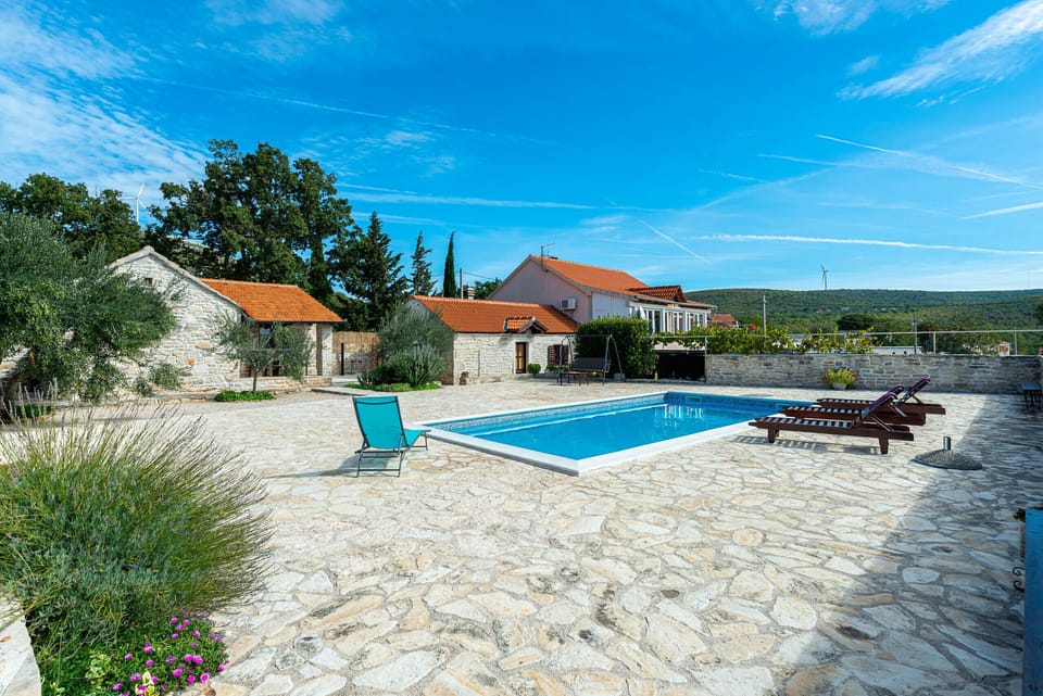 Charming country house with garden, large patio with pool and beautiful terrace with barbecue