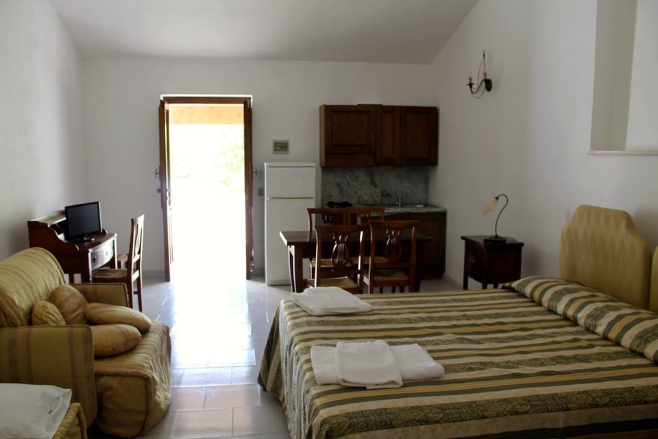 Quadruple Room, Patio, Garden View | Desk, free WiFi