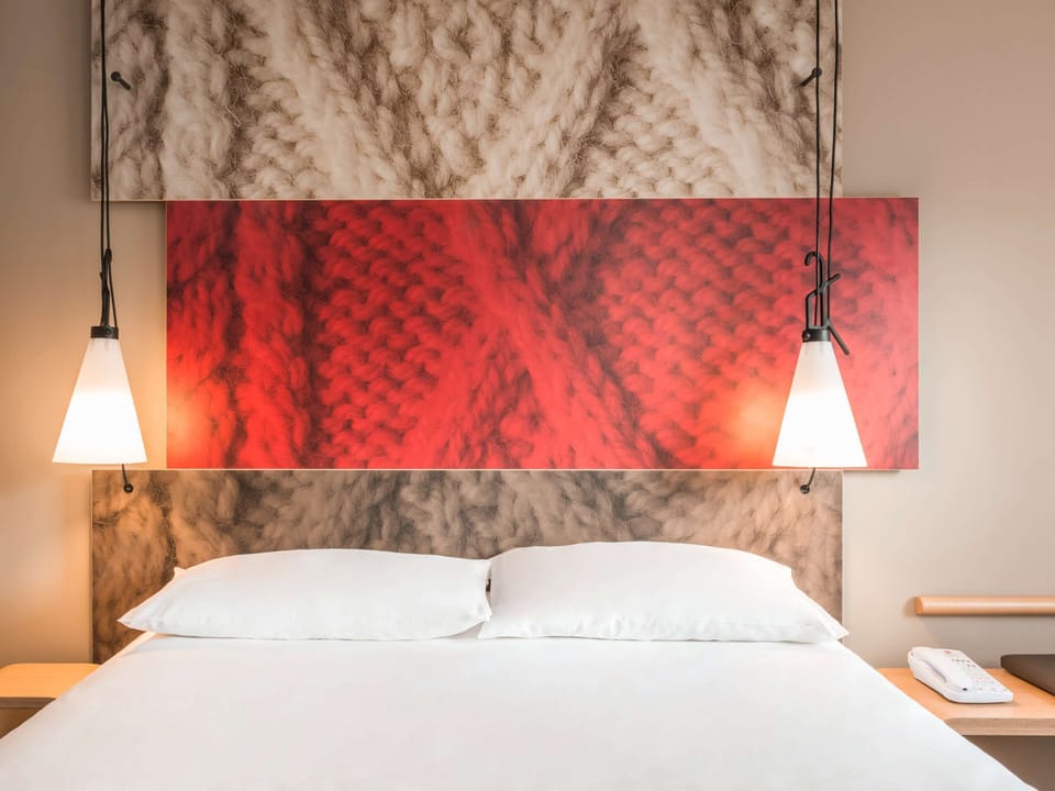Comfort Double Room, 1 Double Bed | In-room safe, desk, blackout drapes, soundproofing
