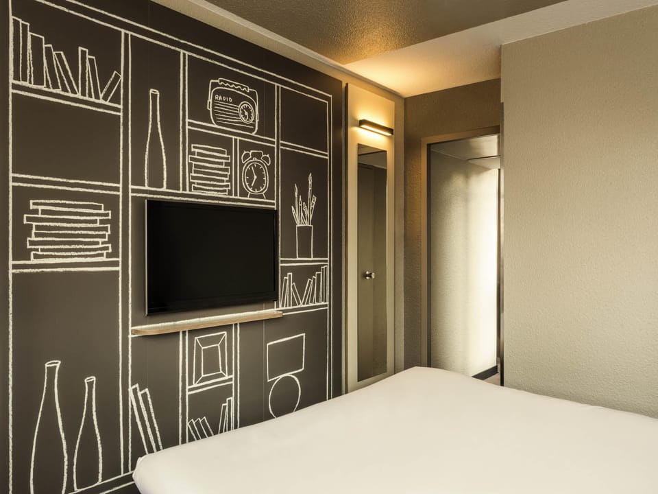 In-room safe, desk, blackout drapes, soundproofing