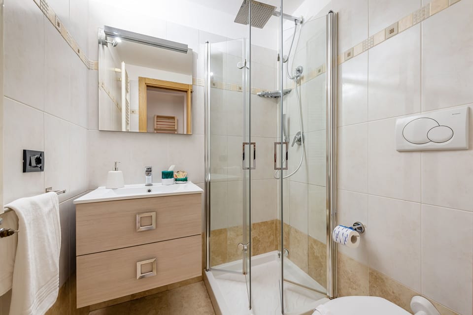 Deluxe Double Room, Kitchenette, City View | Bathroom | Shower, deep soaking tub, rainfall showerhead, free toiletries