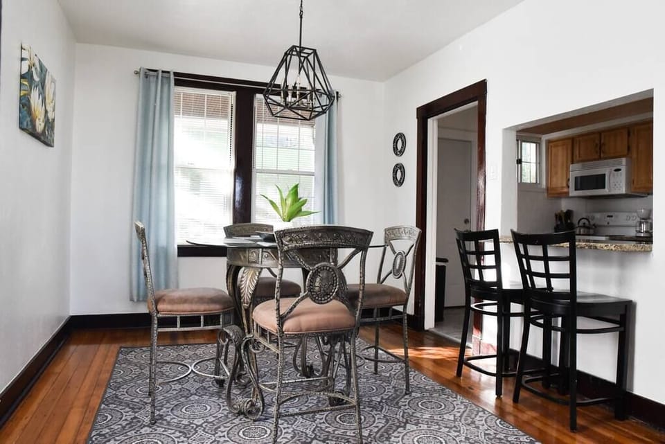 Dining room and breakfast bar