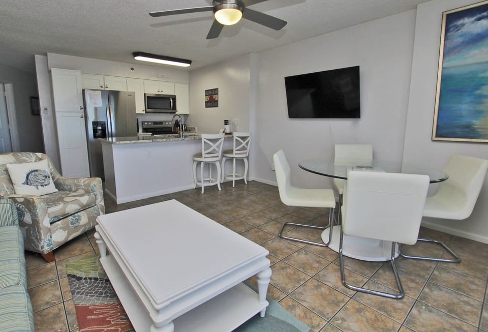 2 Main Living Space (2)