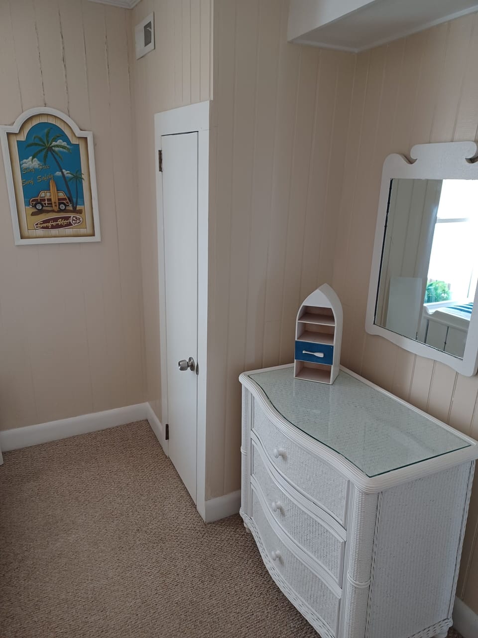 Simple, clean... and beachy!