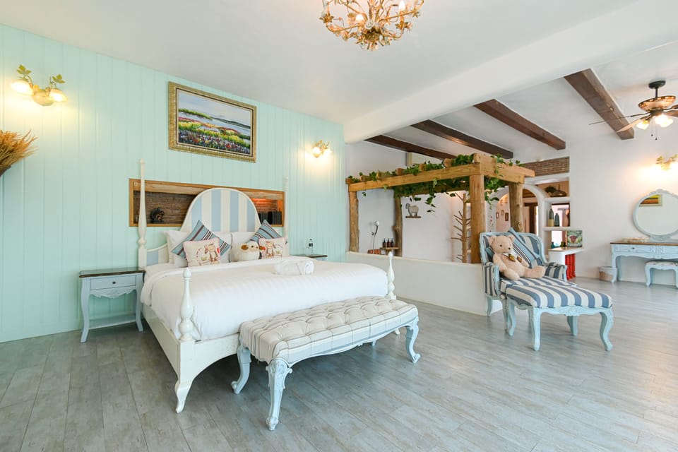 Deluxe Room | Premium bedding, minibar (free items), in-room safe, WiFi (free)