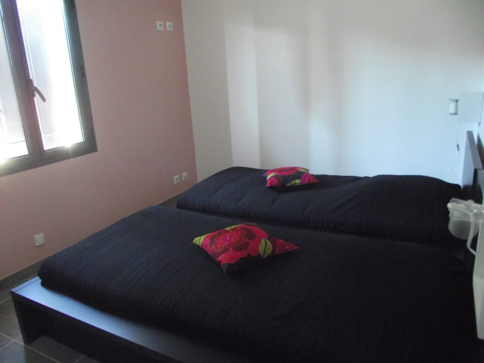 Bedroom 2 single bed gite 1