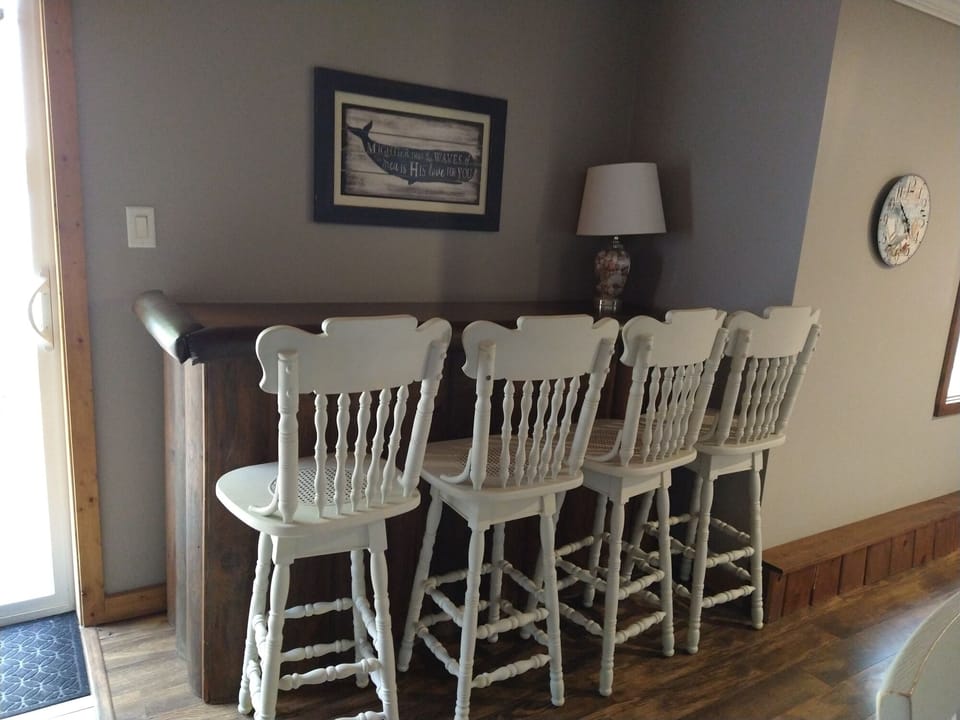 Little bar area off the living room 
