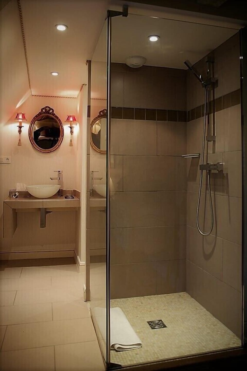 Double Room (Lucie) | Bathroom | Shower, free toiletries, hair dryer, towels