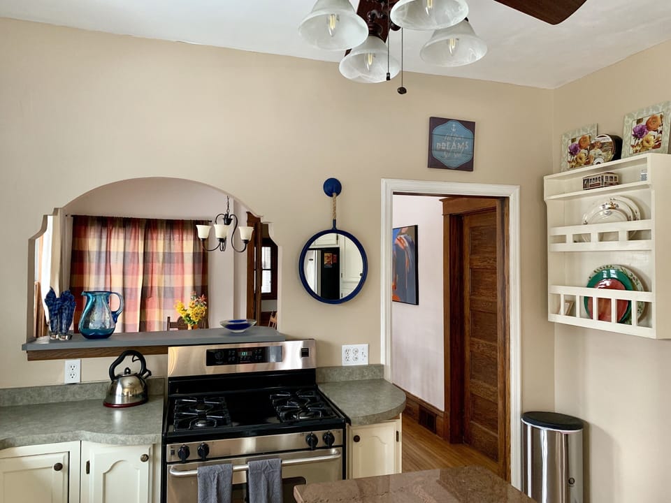 Large bright kitchen 