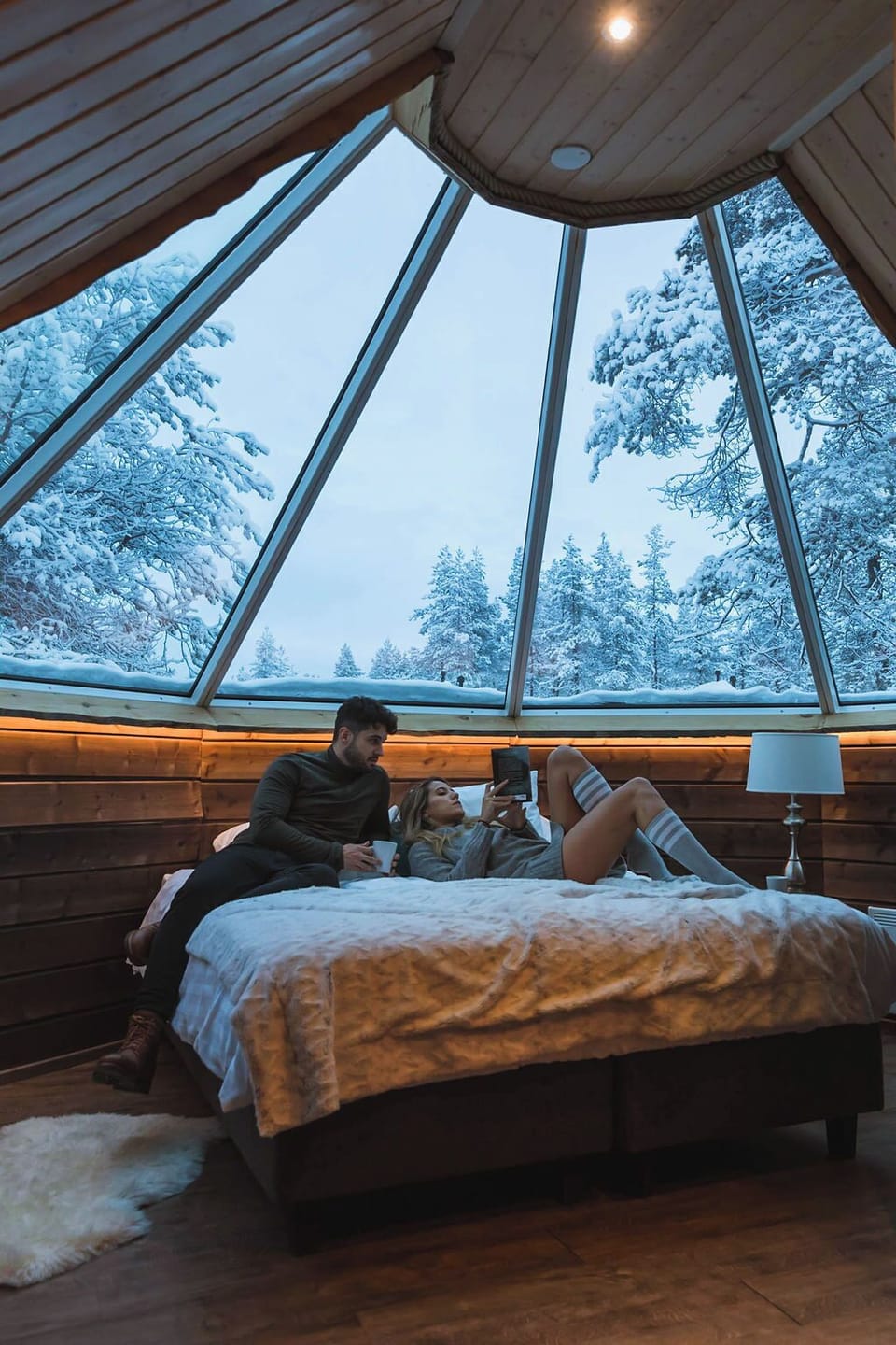 Aurora Cabin | Desk, laptop workspace, bed sheets