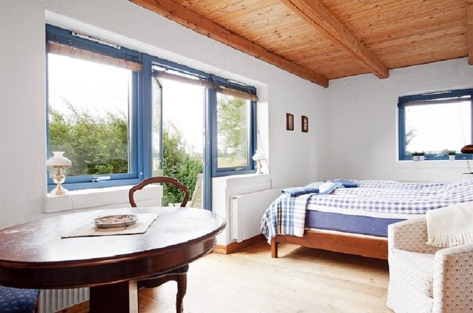 Family Room, Shared Bathroom | Soundproofing, iron/ironing board, bed sheets