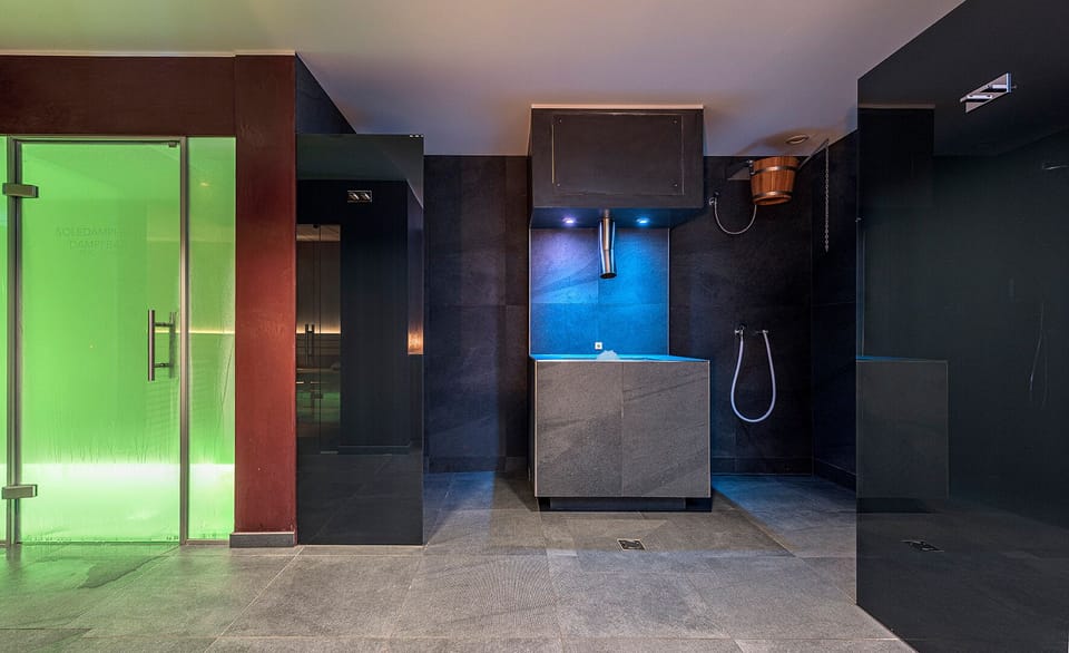 Sauna, hot tub, steam room, body treatments, massage/treatment rooms
