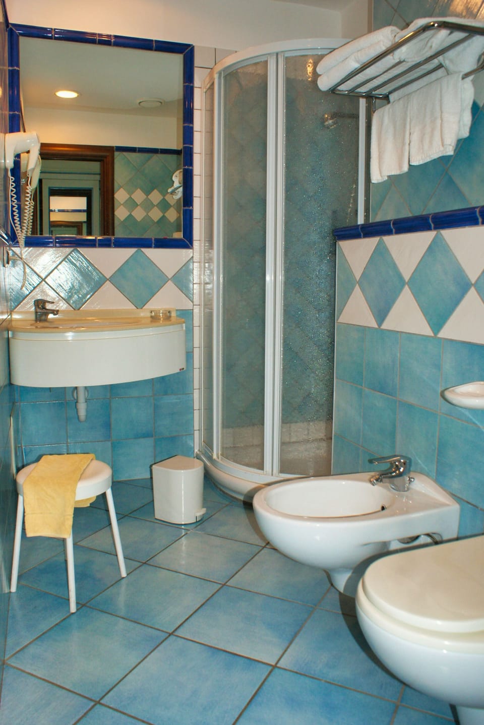 Superior Double Room | Bathroom | Shower, free toiletries, hair dryer, bidet