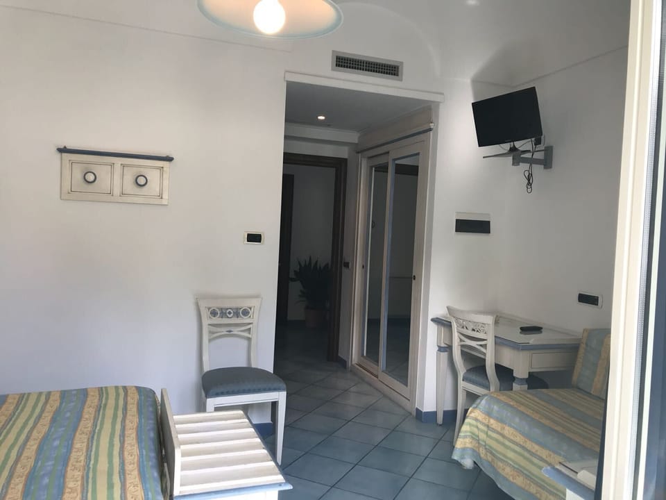 Superior Double Room | Premium bedding, minibar, in-room safe, bed sheets