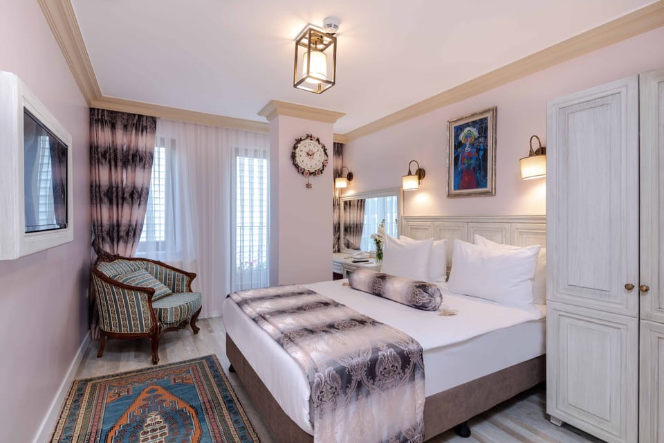Standard Room, Non Smoking | Hypo-allergenic bedding, minibar, in-room safe, individually decorated