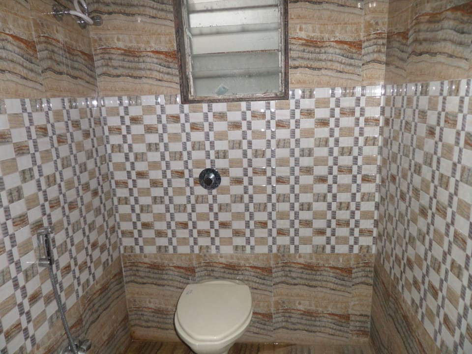Shower, free toiletries