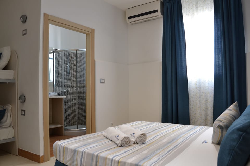 Deluxe Room | Premium bedding, desk, iron/ironing board (on request), WiFi (free)