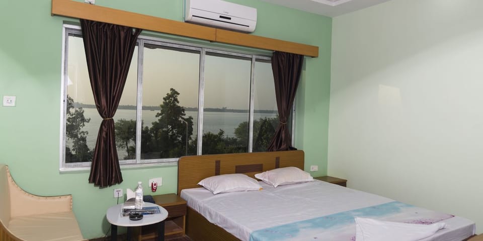 Super Deluxe | 1 bedroom, minibar, desk, rollaway beds (surcharge)