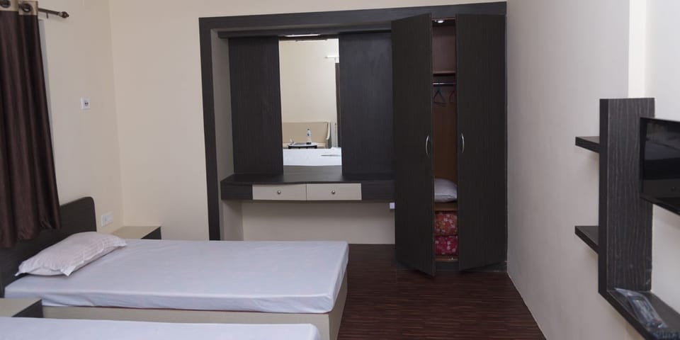 Standard Room | 1 bedroom, minibar, desk, rollaway beds (surcharge)