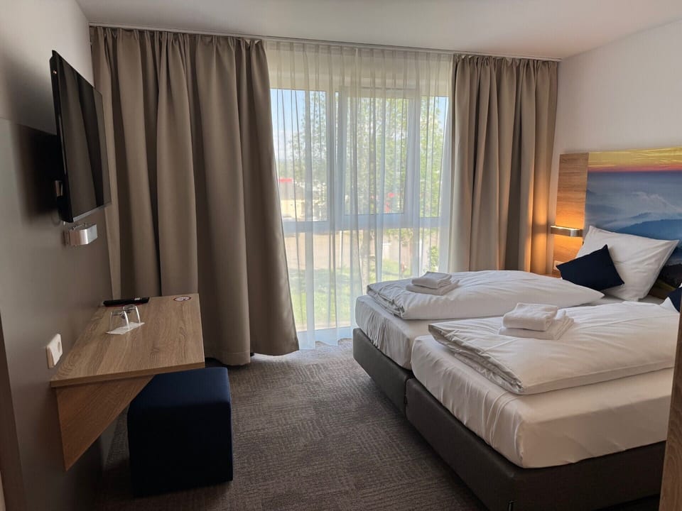 Desk, laptop workspace, soundproofing, free WiFi