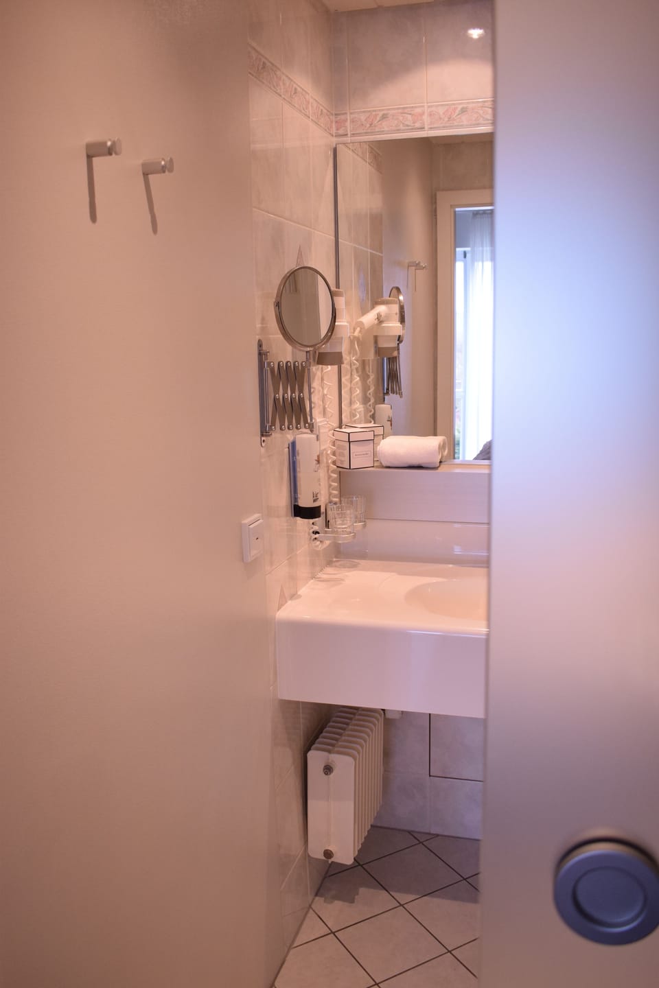 Comfort Double Room, Balcony | Bathroom | Shower, free toiletries, hair dryer, towels