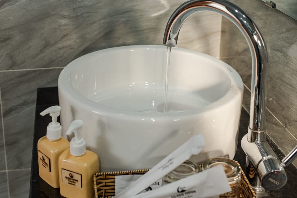 Bathroom sink
