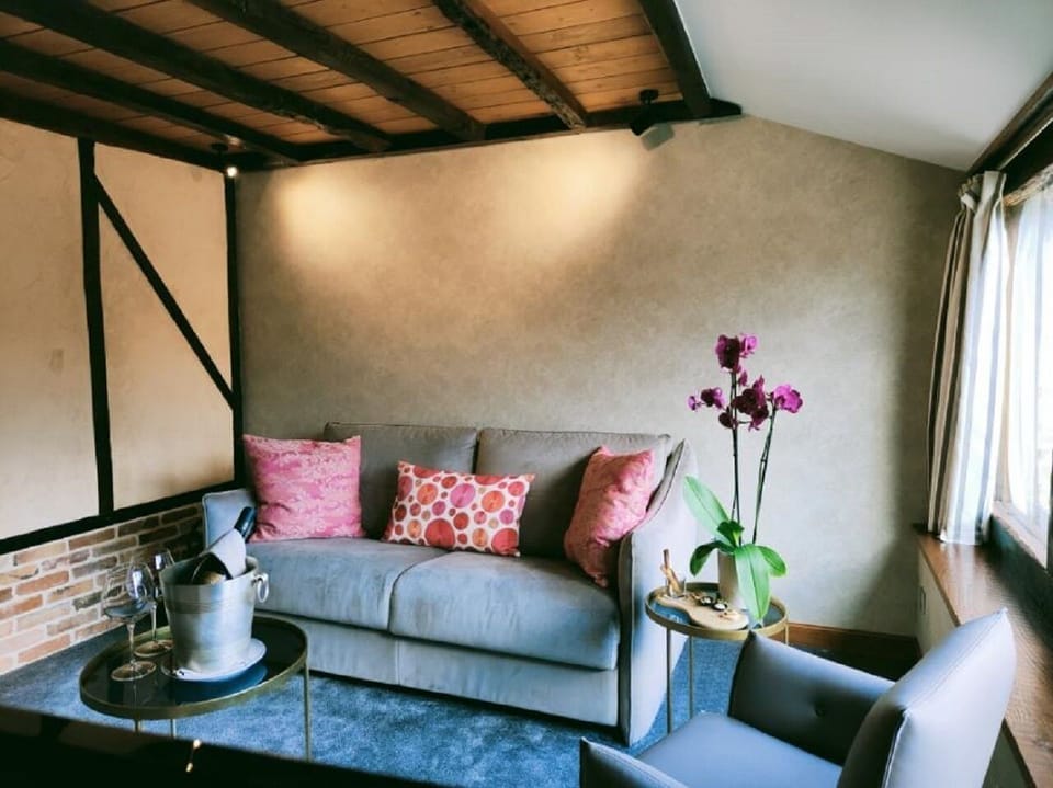 Suite, 1 Double Bed with Sofa bed, Garden View | Living area | Flat-screen TV