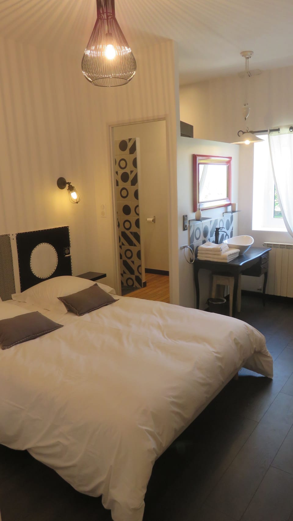 Room (La Contraste) | Free cribs/infant beds, free WiFi, bed sheets