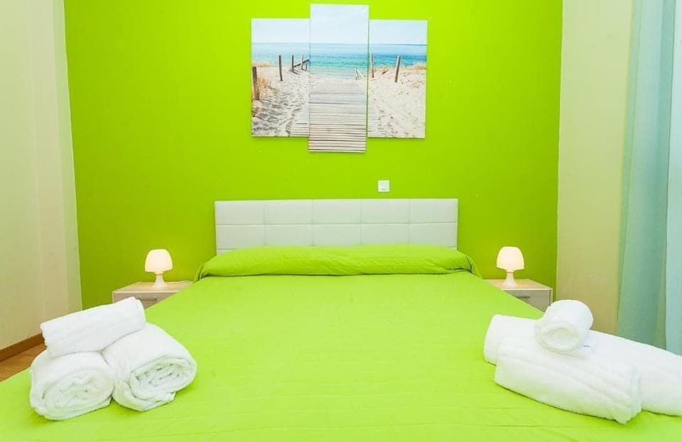 Double or Twin Room | In-room safe, WiFi (free), bed sheets