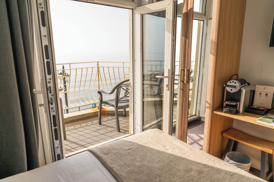 Single Room | Bathroom | Free toiletries, towels