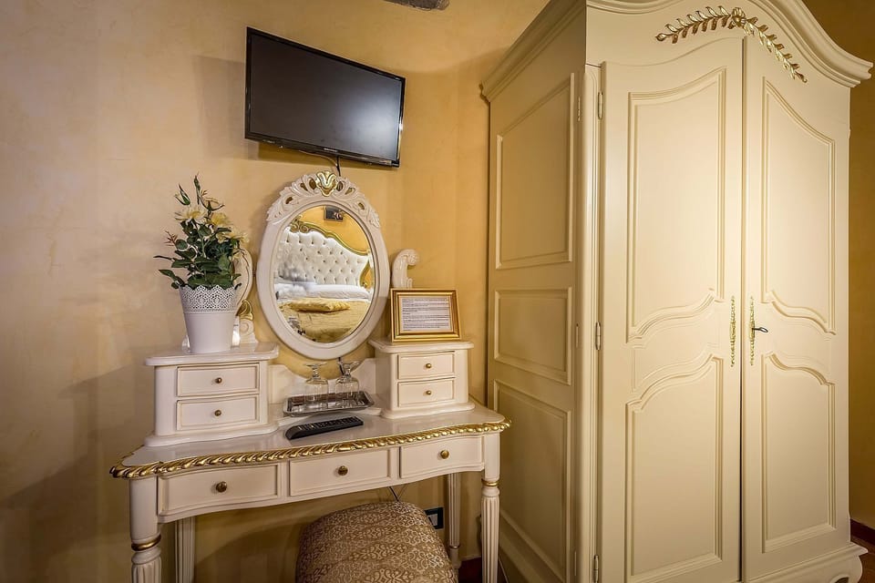 Deluxe Single Room | In-room safe, desk, soundproofing, free WiFi
