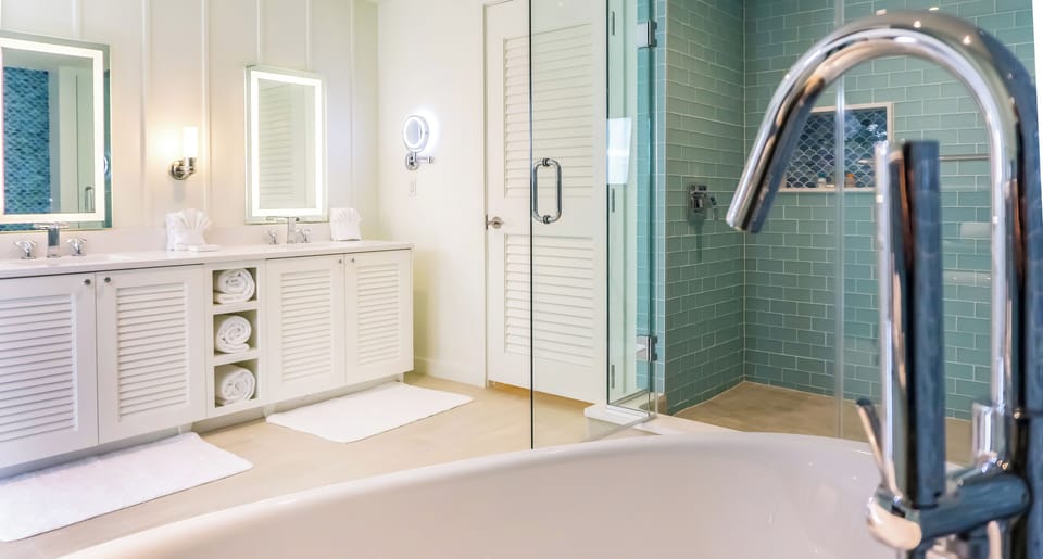 Presidential Suite | Bathroom | Free toiletries, hair dryer, towels, soap