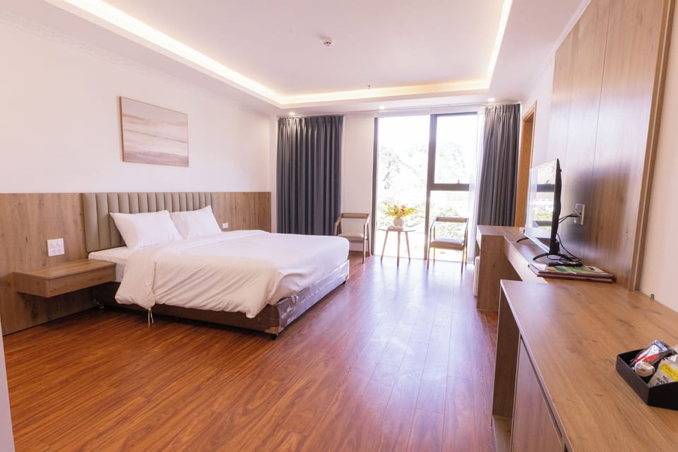 Superior Double Room | Minibar, in-room safe, desk, blackout drapes