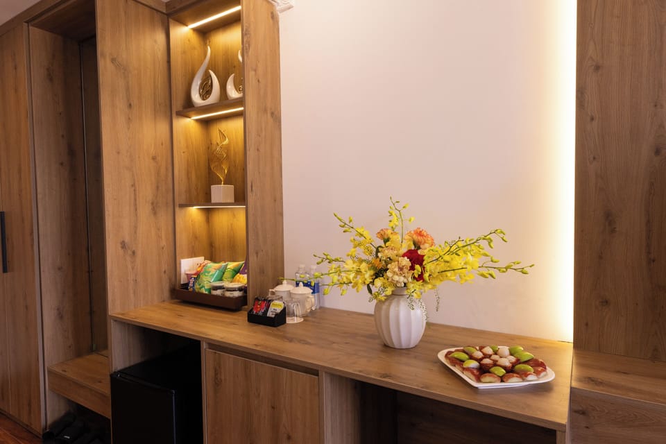 Superior Double Room | Minibar, in-room safe, desk, blackout drapes