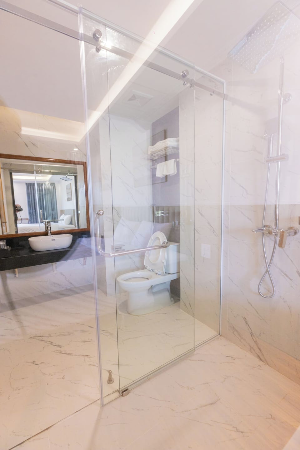Shower, free toiletries, hair dryer, bathrobes