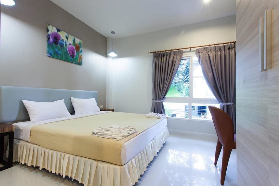 Standard Room | In-room safe, free WiFi, bed sheets