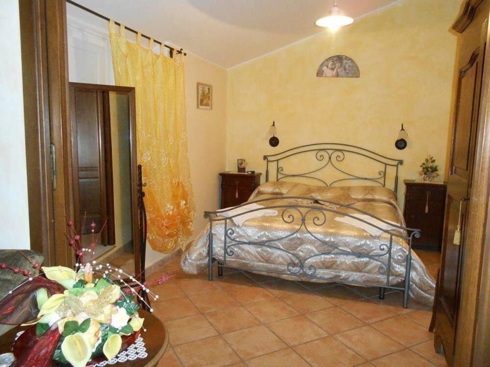 Double Room | Cribs/infant beds, free WiFi