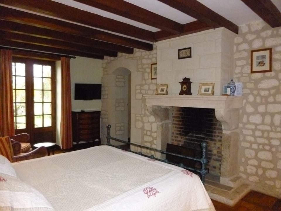 Premium Suite, Ensuite, Pool View (Cheverny) | Premium bedding, free WiFi, bed sheets