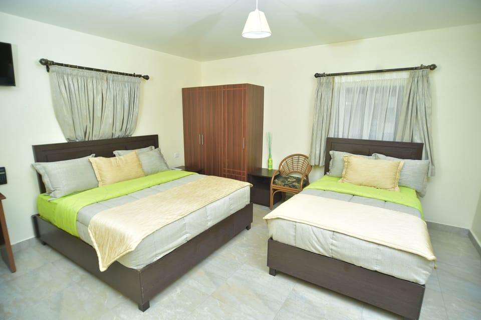 Superior Room, Non Smoking | Desk, laptop workspace, soundproofing, iron/ironing board