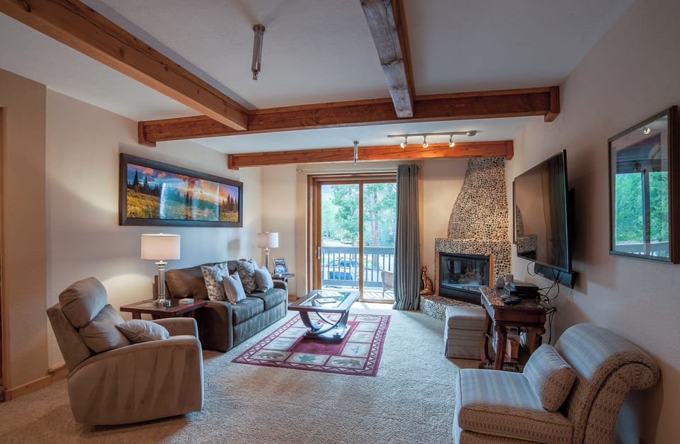 Apartment (3 Bedrooms) | Front of property