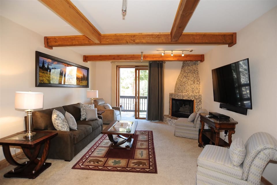 Superior Apartment, 3 Bedrooms, Fireplace | Interior