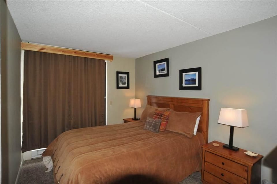 Elite Apartment, Balcony, Mountain View | 1 bedroom, iron/ironing board, free WiFi, bed sheets