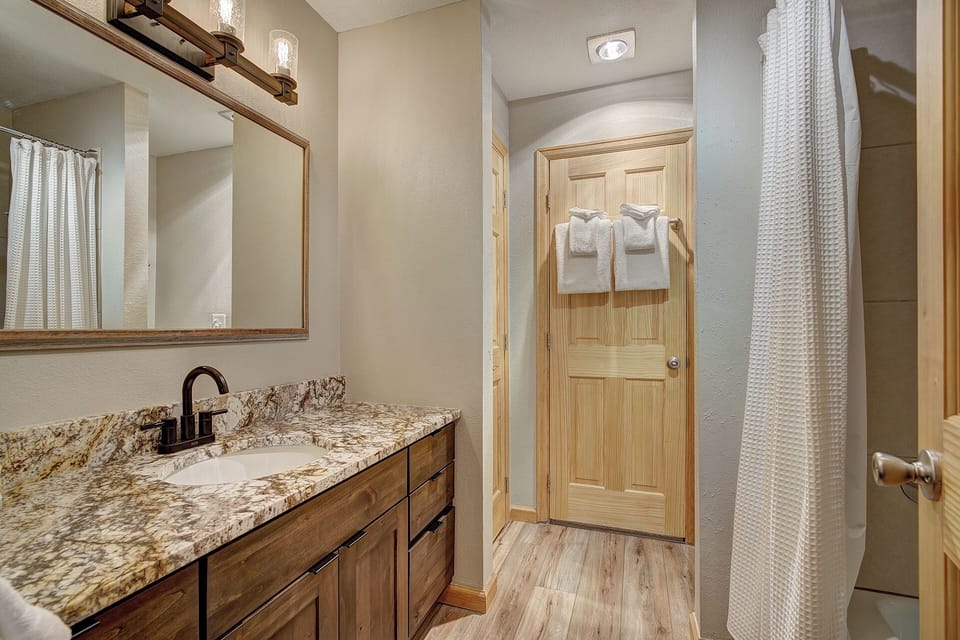 Longbranch 201 Condo with Pool & Hot Tub Apartment in Breckenridge