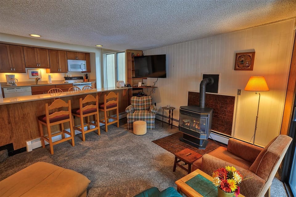 Basic Condo, 2 Bedrooms, Fireplace | Private kitchen | Fridge, microwave, oven, stovetop