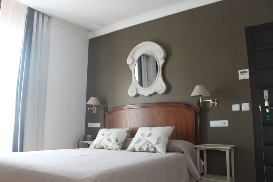 Double Room | Desk, cribs (free), rollaway beds (surcharge), WiFi (free)