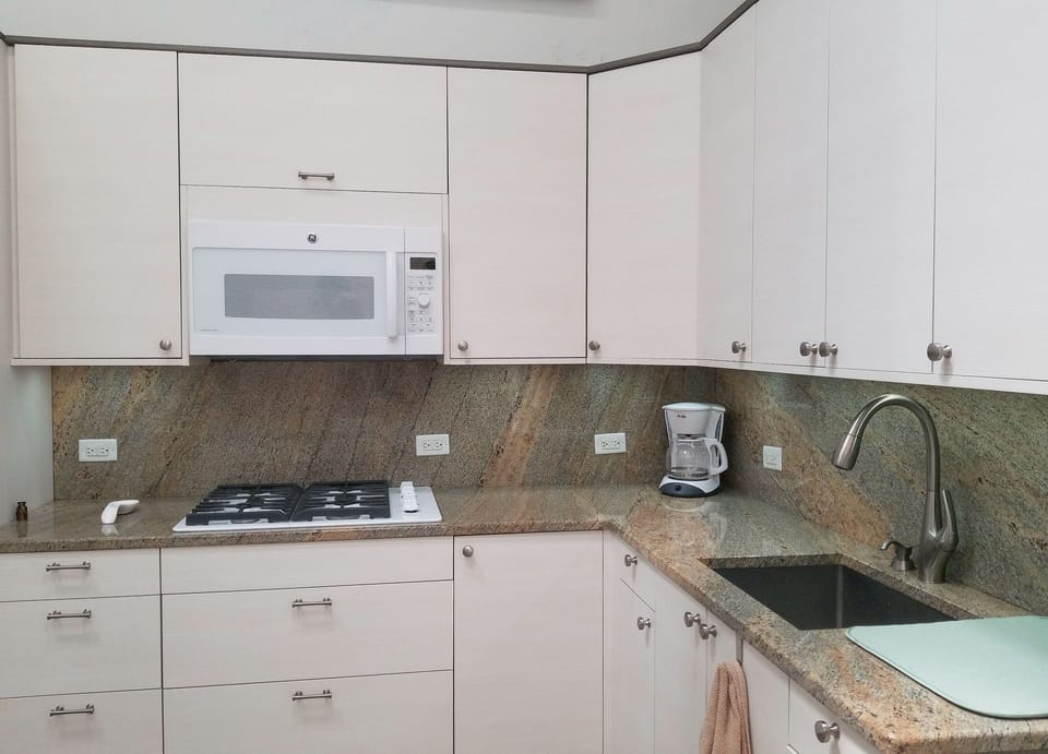 A view of the fully equipped kitchen. 